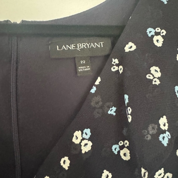Lane Bryant floral faux wrap dress.  Size 22. - Picture 2 of 7